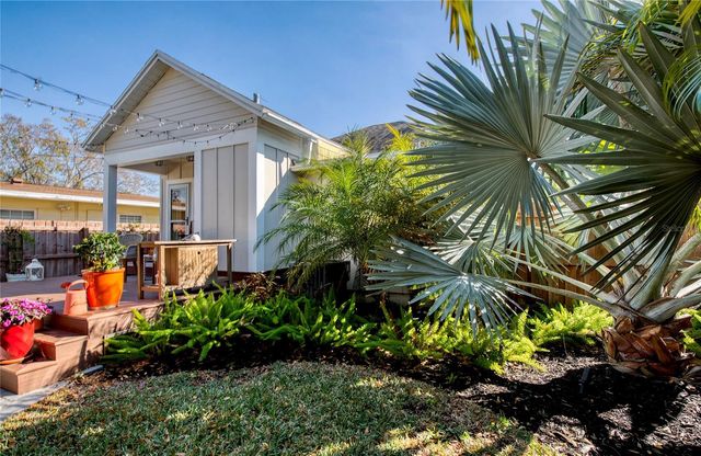 209 35TH AVENUE N, St Petersburg, FL 33704