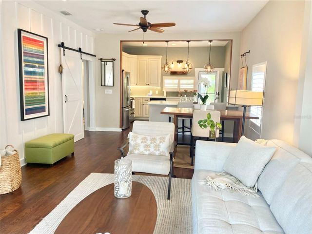 209 35TH AVENUE N, St Petersburg, FL 33704