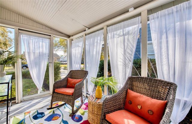 209 35TH AVENUE N, St Petersburg, FL 33704