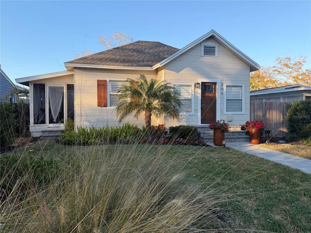 209 35TH AVENUE N, St Petersburg, FL 33704