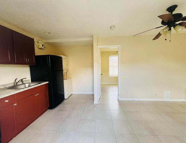 901 8th Street 4, West Palm Beach, FL 33401