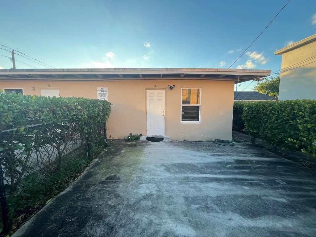 901 8th Street 4, West Palm Beach, FL 33401