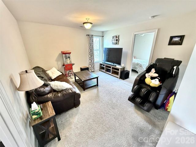 1008 Irvine Court, Matthews, NC 28104