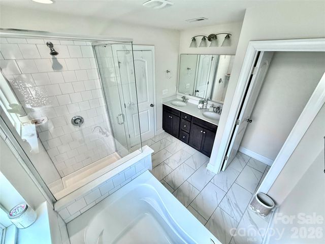 1008 Irvine Court, Matthews, NC 28104