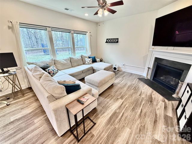 1008 Irvine Court, Matthews, NC 28104