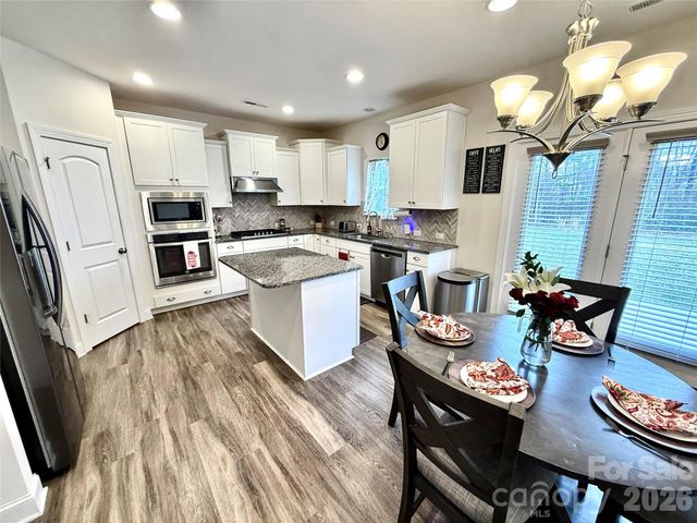 1008 Irvine Court, Matthews, NC 28104