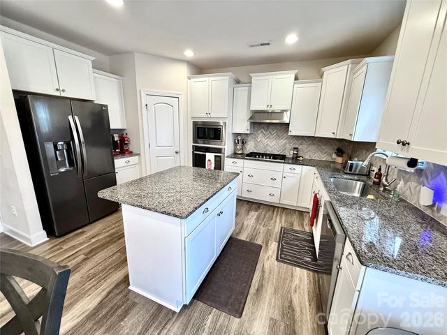 1008 Irvine Court, Matthews, NC 28104