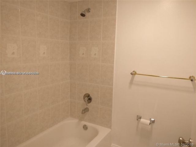 20515 E Country Club Dr 248, Aventura, FL 33180