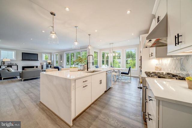 318 RUNNER STONE CT NW, Leesburg, VA 20176