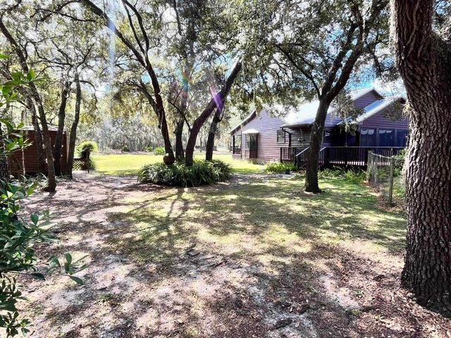 124 Neal Rd, Hawthorne, FL 32640