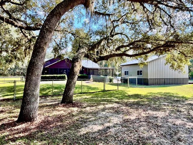 124 Neal Rd, Hawthorne, FL 32640