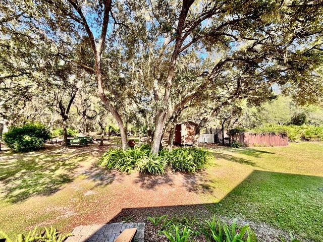 124 Neal Rd, Hawthorne, FL 32640