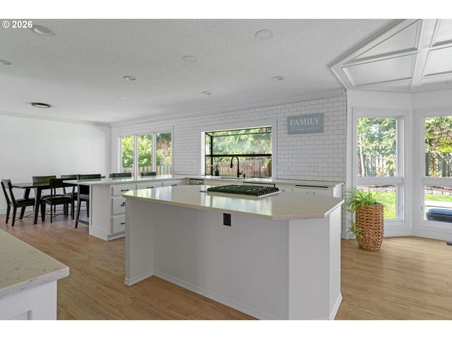 14335 EDENBERRY Dr, Lake Oswego, OR 97035