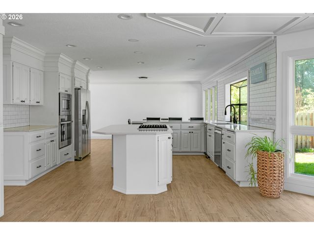 14335 EDENBERRY Dr, Lake Oswego, OR 97035