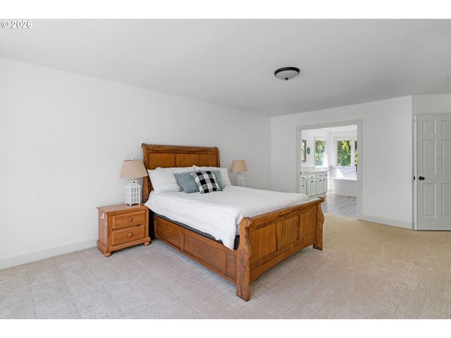 14335 EDENBERRY Dr, Lake Oswego, OR 97035