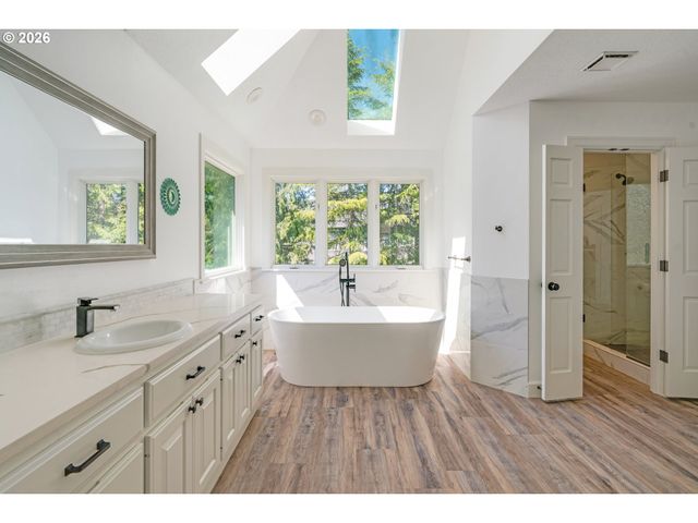 14335 EDENBERRY Dr, Lake Oswego, OR 97035