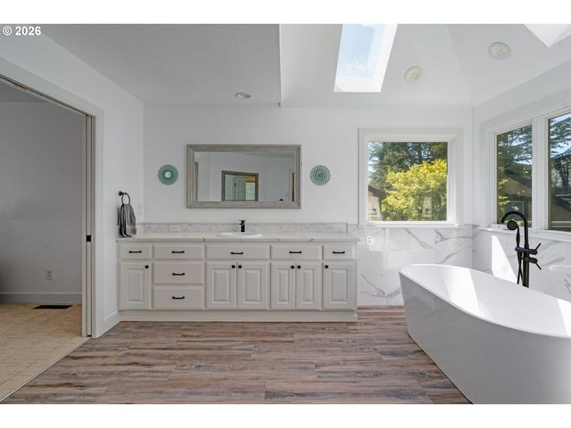 14335 EDENBERRY Dr, Lake Oswego, OR 97035