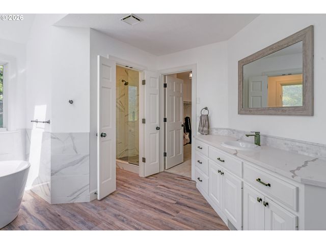 14335 EDENBERRY Dr, Lake Oswego, OR 97035