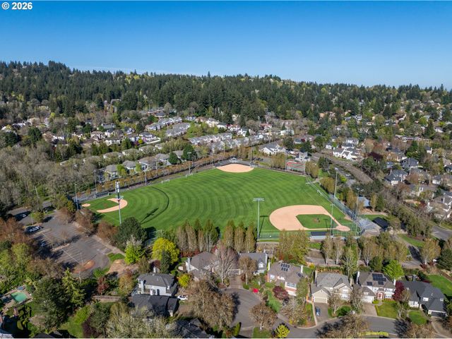 14335 EDENBERRY Dr, Lake Oswego, OR 97035