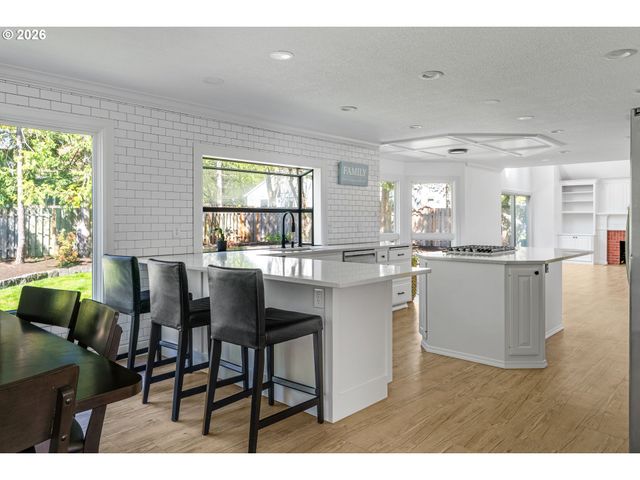 14335 EDENBERRY Dr, Lake Oswego, OR 97035