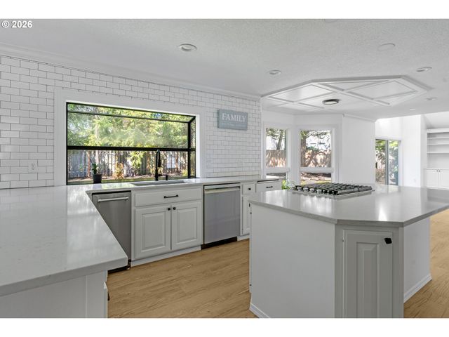 14335 EDENBERRY Dr, Lake Oswego, OR 97035