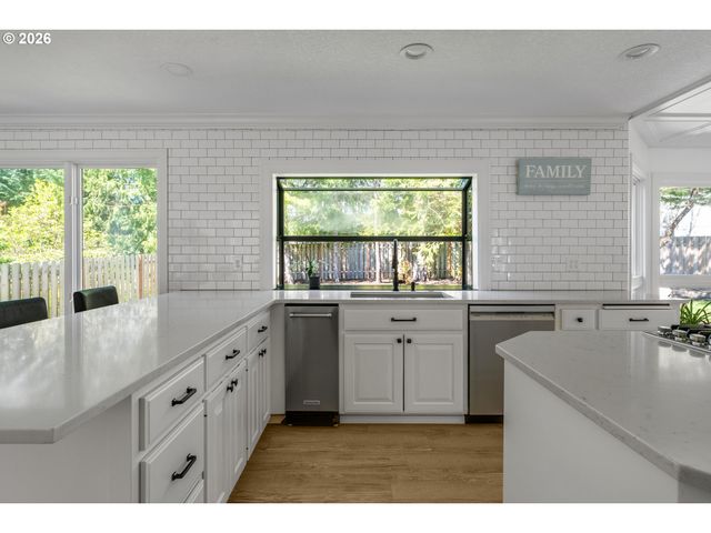 14335 EDENBERRY Dr, Lake Oswego, OR 97035