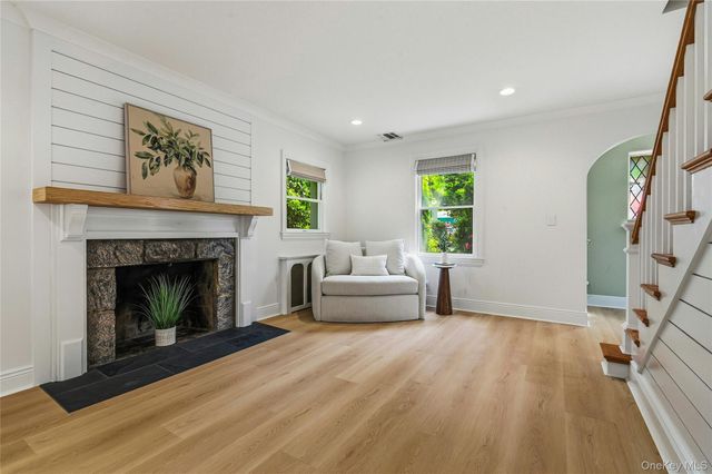 45 Locust Place, Manhasset, NY 11030