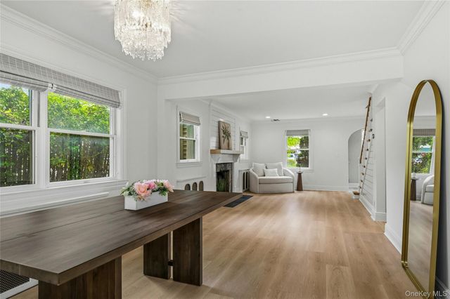 45 Locust Place, Manhasset, NY 11030