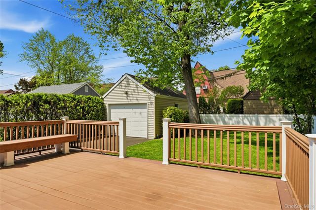 45 Locust Place, Manhasset, NY 11030
