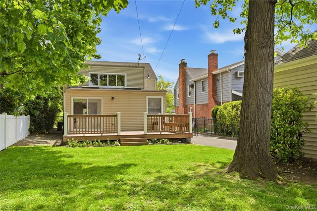 45 Locust Place, Manhasset, NY 11030