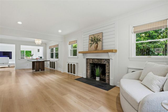 45 Locust Place, Manhasset, NY 11030