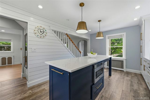 45 Locust Place, Manhasset, NY 11030
