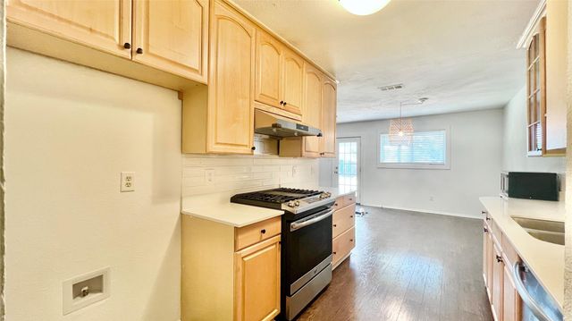 8308 Roan LN, Austin, TX 78736