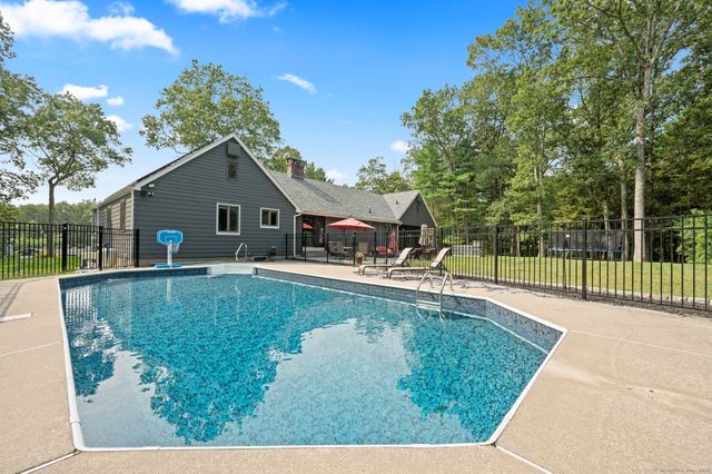 366 Woodhaven Road, Glastonbury, CT 06033