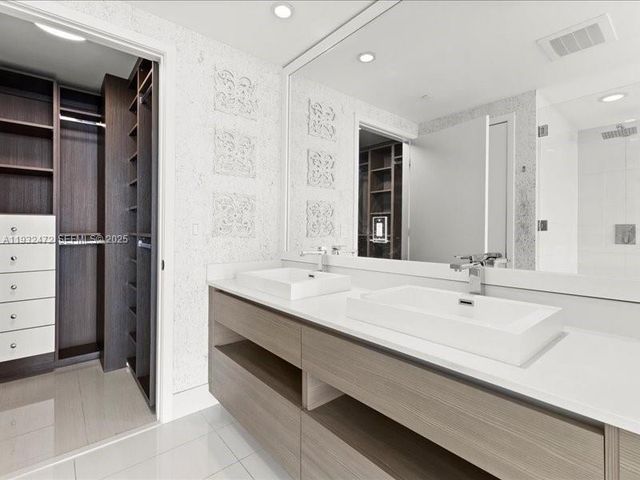 460 NE 28th St 2203, Miami, FL 33137