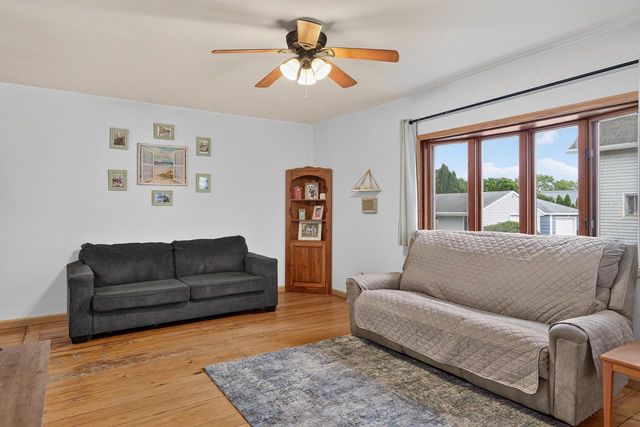 1126 W 6th Avenue, Oshkosh, WI 54902