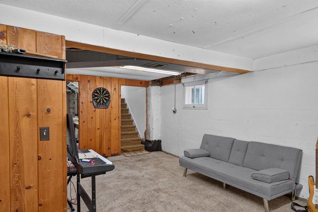 1126 W 6th Avenue, Oshkosh, WI 54902