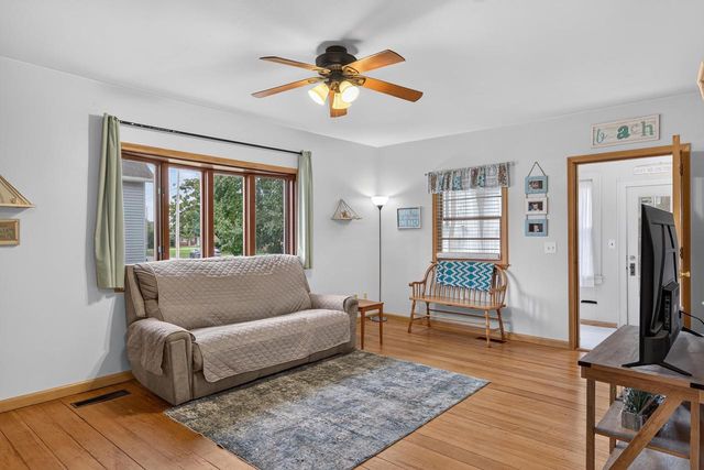1126 W 6th Avenue, Oshkosh, WI 54902