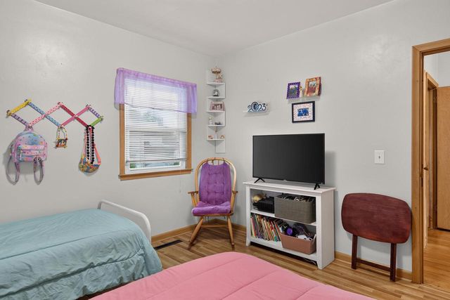 1126 W 6th Avenue, Oshkosh, WI 54902