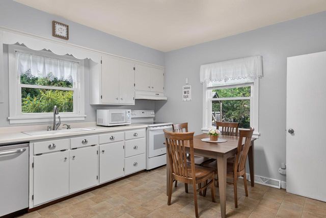 1126 W 6th Avenue, Oshkosh, WI 54902