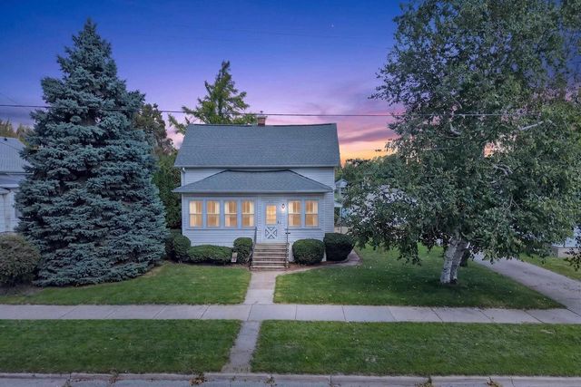 1126 W 6th Avenue, Oshkosh, WI 54902