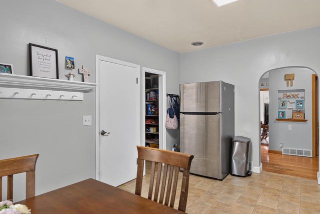 1126 W 6th Avenue, Oshkosh, WI 54902