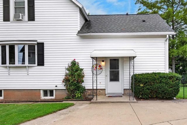 1126 W 6th Avenue, Oshkosh, WI 54902
