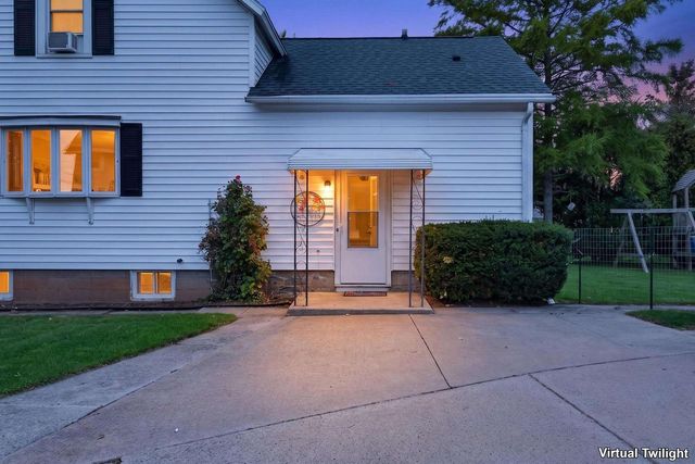 1126 W 6th Avenue, Oshkosh, WI 54902