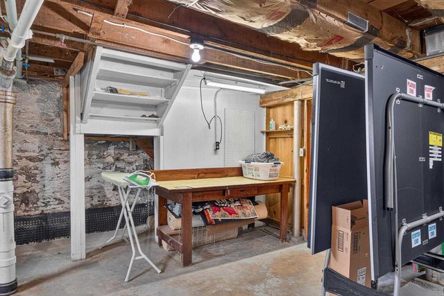1126 W 6th Avenue, Oshkosh, WI 54902
