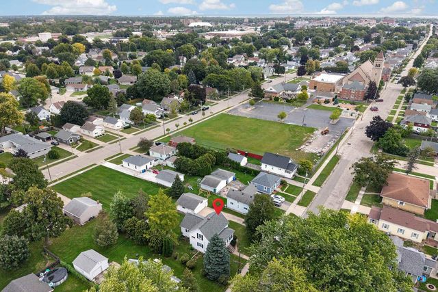 1126 W 6th Avenue, Oshkosh, WI 54902