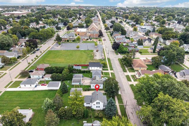 1126 W 6th Avenue, Oshkosh, WI 54902