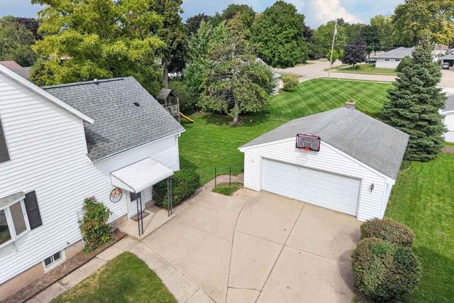 1126 W 6th Avenue, Oshkosh, WI 54902