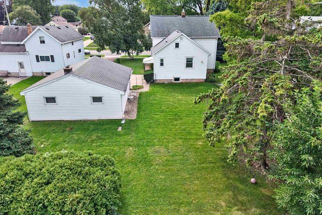1126 W 6th Avenue, Oshkosh, WI 54902