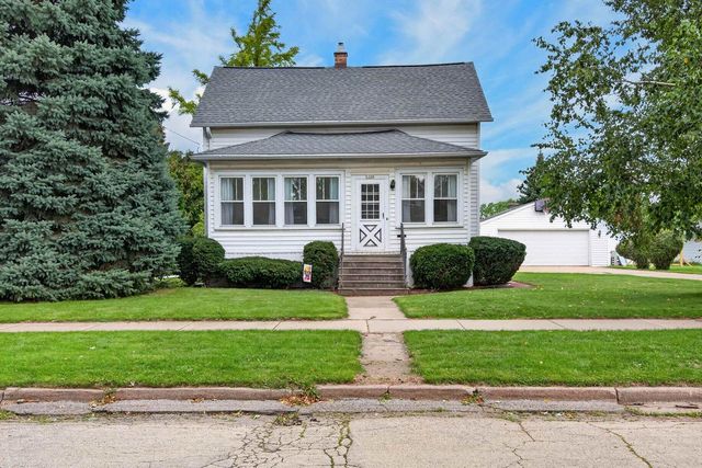 1126 W 6th Avenue, Oshkosh, WI 54902